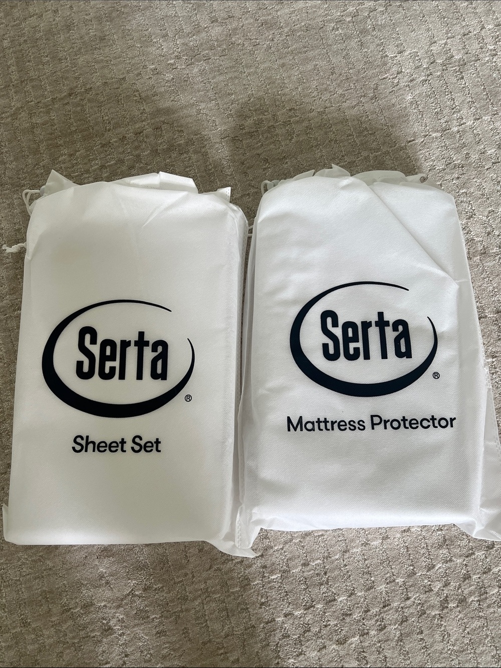 NWT SERTA Sheet Set and Mattress Protector - White Full Size